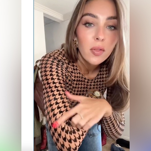 The sold out VICI All The Craze Velvet Mesh Houndstooth Bodysuit 🤎🖤 - Picture 7 of 15